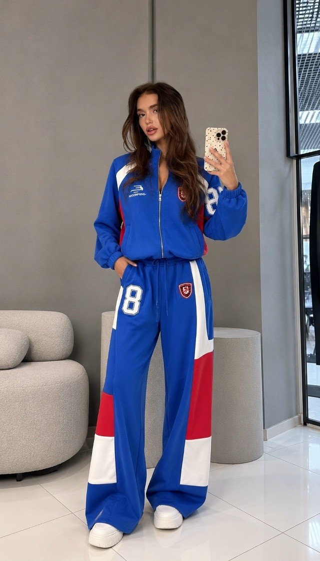 Спортивный костюм