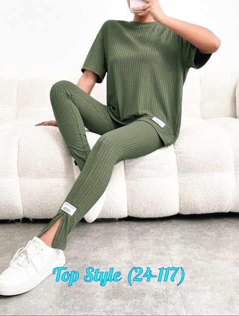 Спортивный костюм 22932504