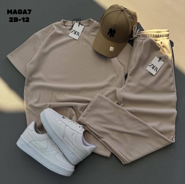 Спортивный костюм 22934757