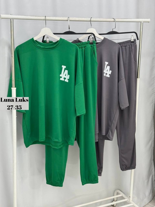 Спортивный костюм 22951638