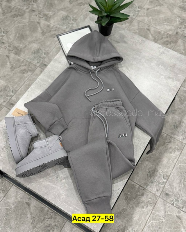 Спортивный костюм 22957396