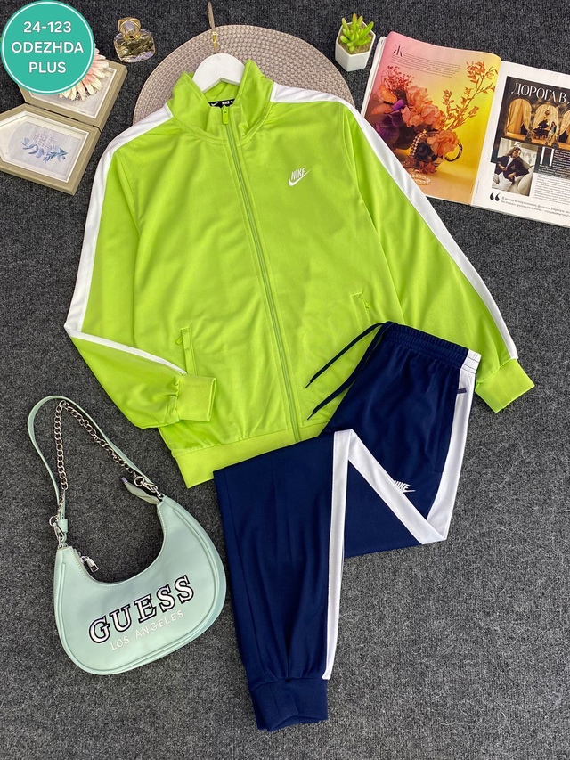 Спортивный костюм 22974228