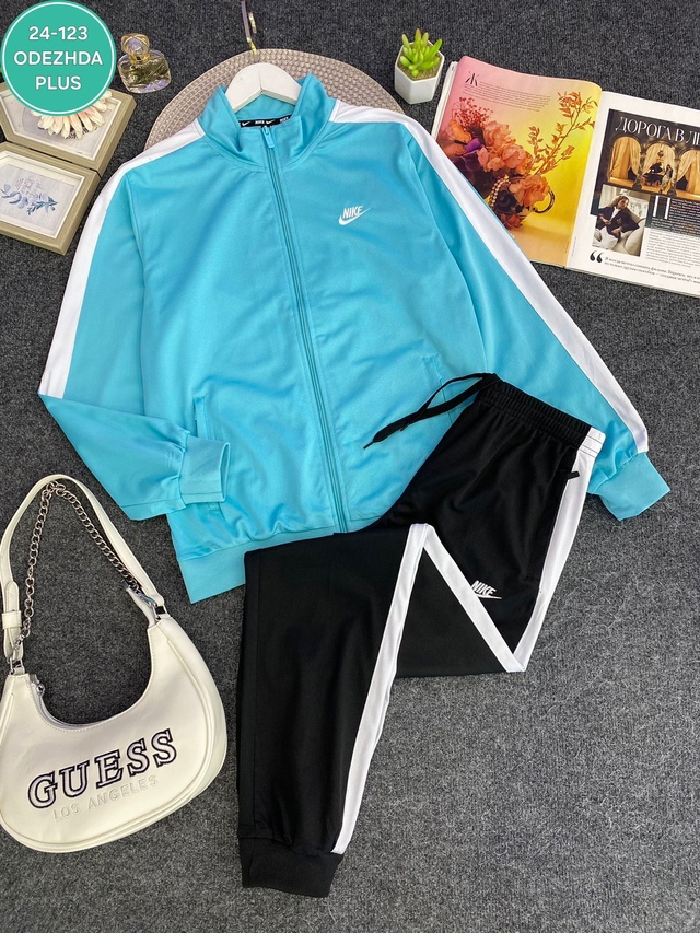 Спортивный костюм 22974228
