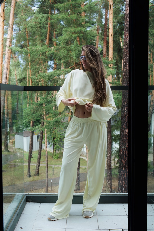 Спортивный костюм 22988372