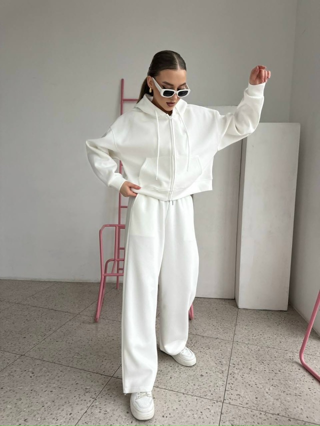 Спортивный костюм 23045853