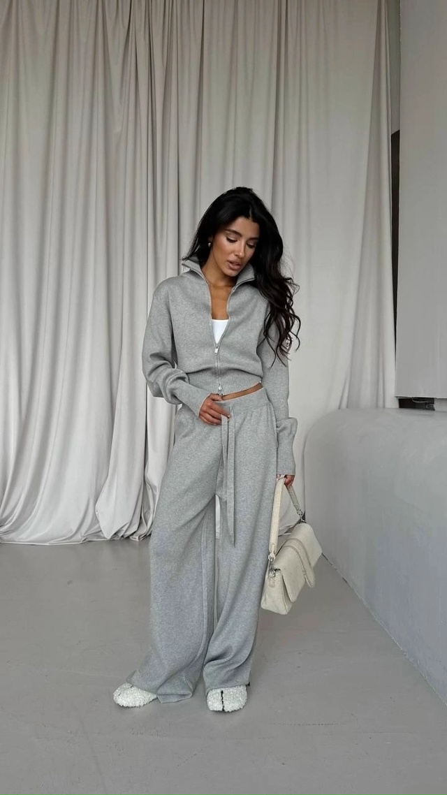 Спортивный костюм 23054495