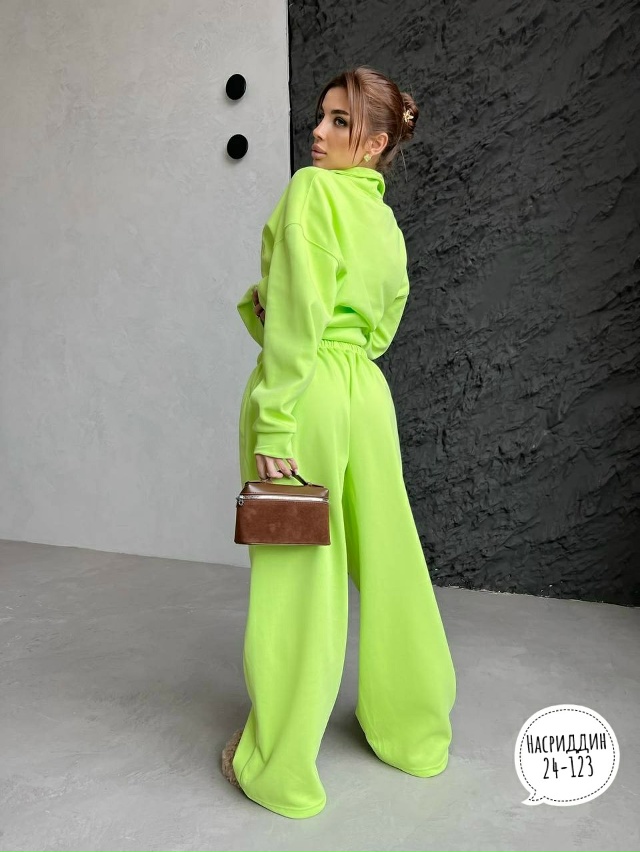 Спортивный костюм 23060229