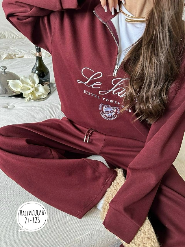 Спортивный костюм 23060229