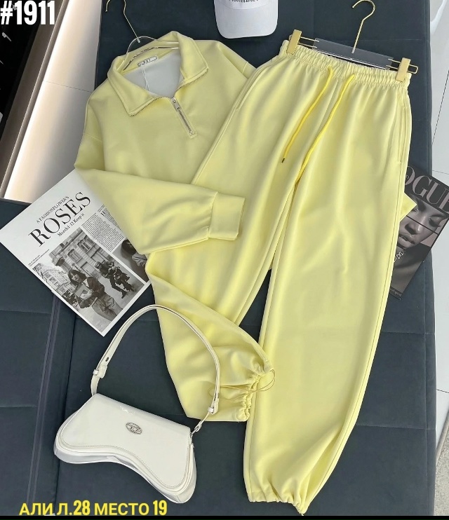 Спортивный костюм 23059504