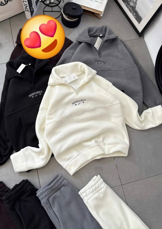 Спортивный костюм 23062660