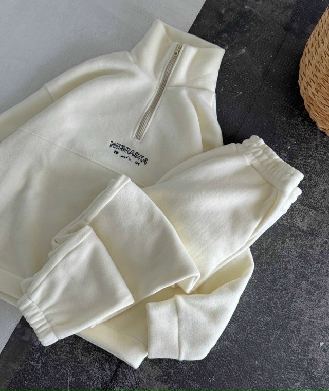 Спортивный костюм 23062660