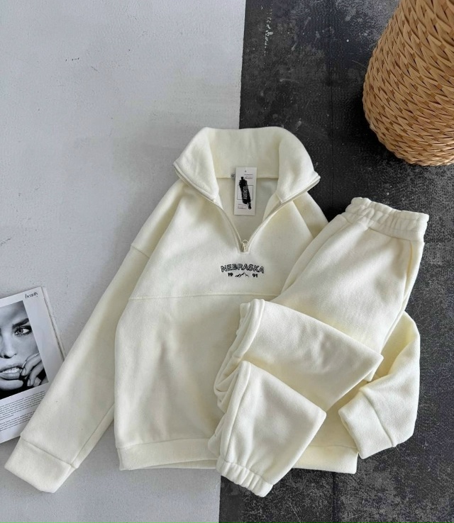 Спортивный костюм 23062660