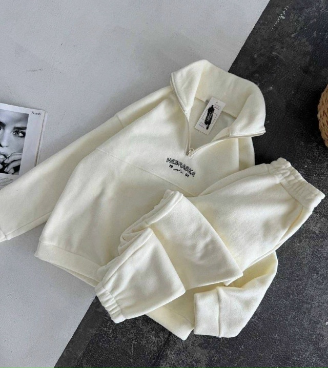 Спортивный костюм 23062660