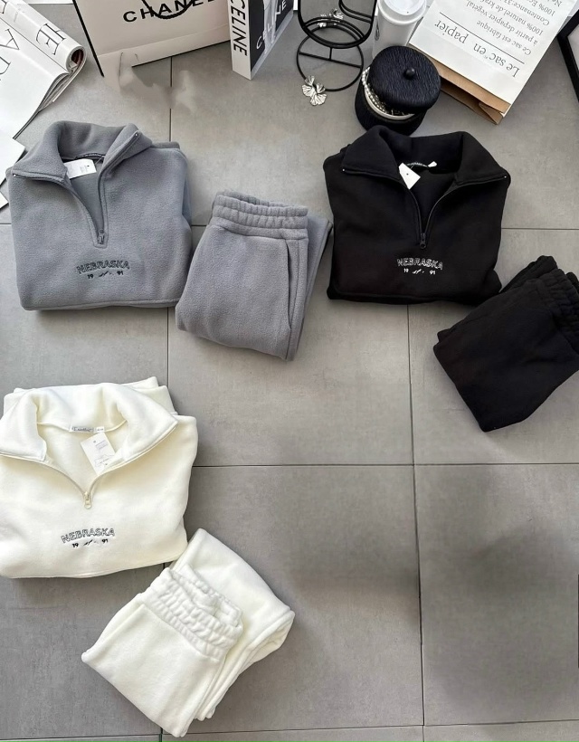 Спортивный костюм 23062660