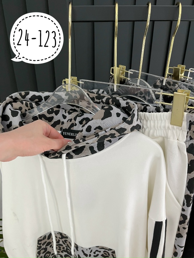 Спортивный костюм 23064474