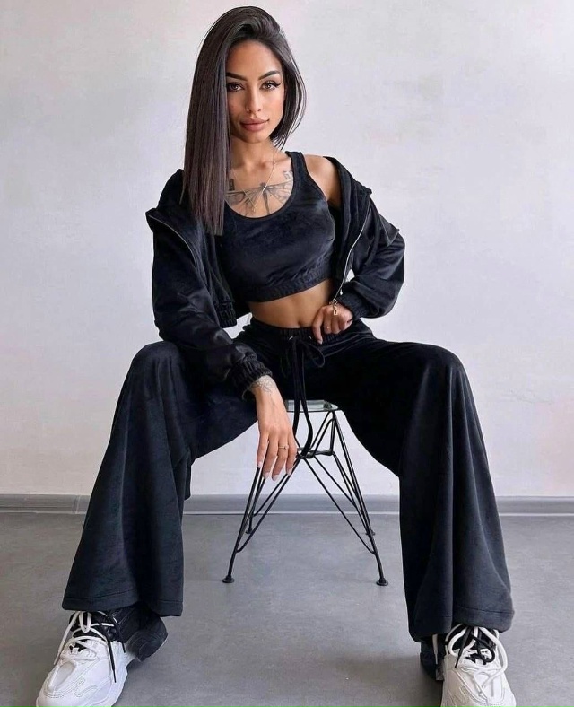 Спортивный костюм 23069945