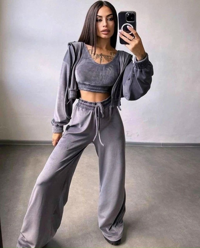 Спортивный костюм 23069945