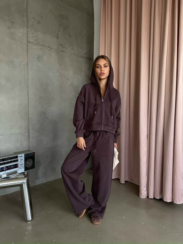 Спортивный костюм 23075936