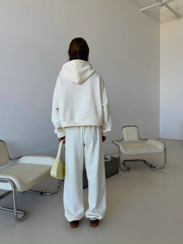 Спортивный костюм 23075938