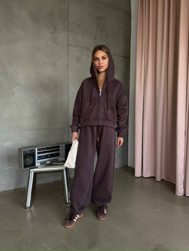 Спортивный костюм 23075936