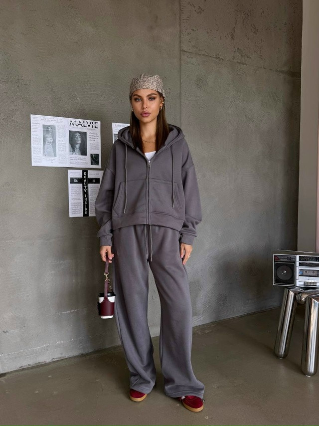 Спортивный костюм 23075939