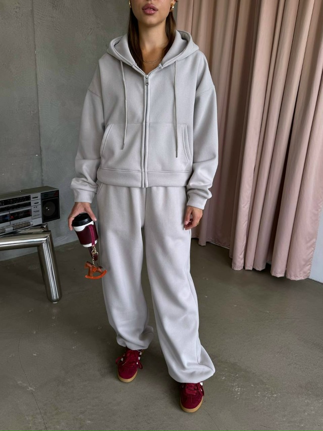 Спортивный костюм 23075941