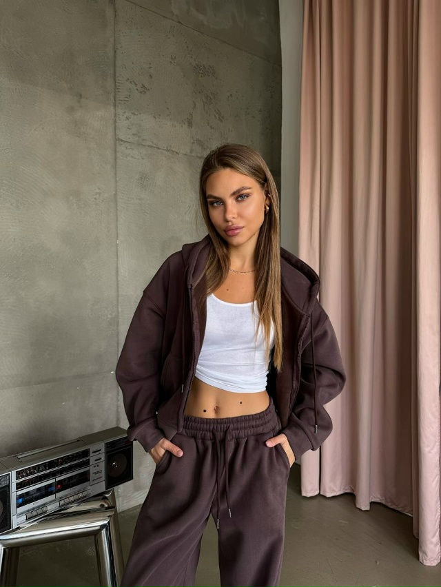 Спортивный костюм 23075936