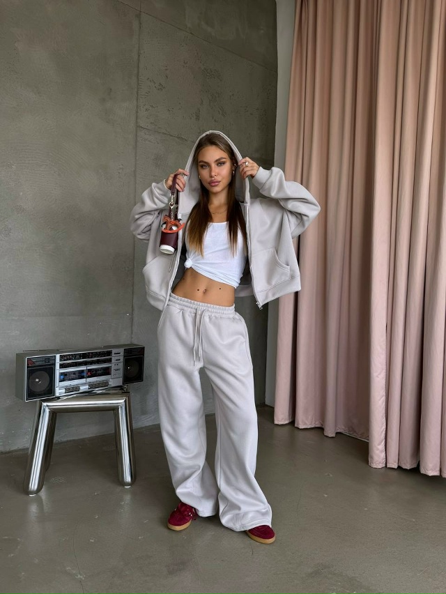 Спортивный костюм 23075941