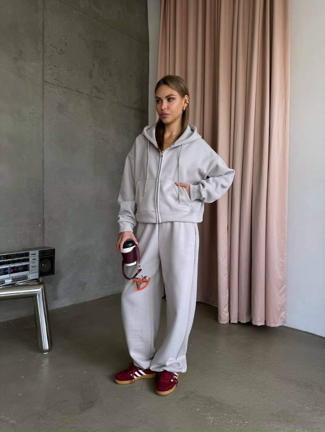 Спортивный костюм 23075941