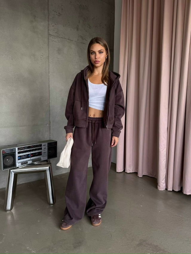 Спортивный костюм 23075936