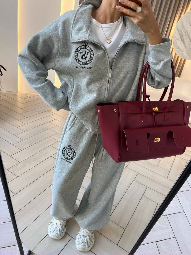 Спортивный костюм 23078406