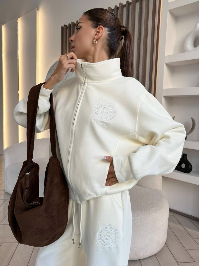 Спортивный костюм 23078415