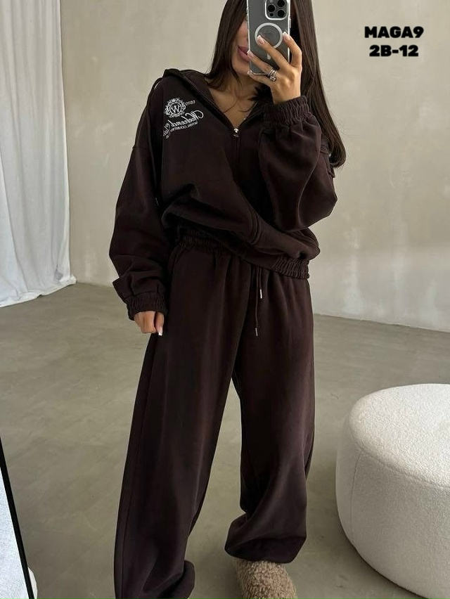 Спортивный костюм 23090219