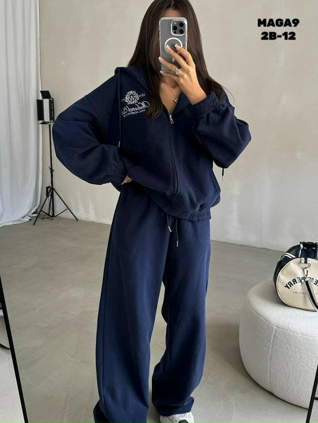 Спортивный костюм 23090219