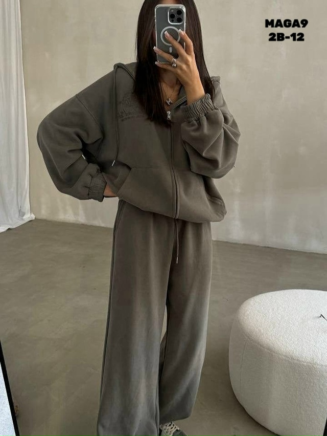 Спортивный костюм 23090219