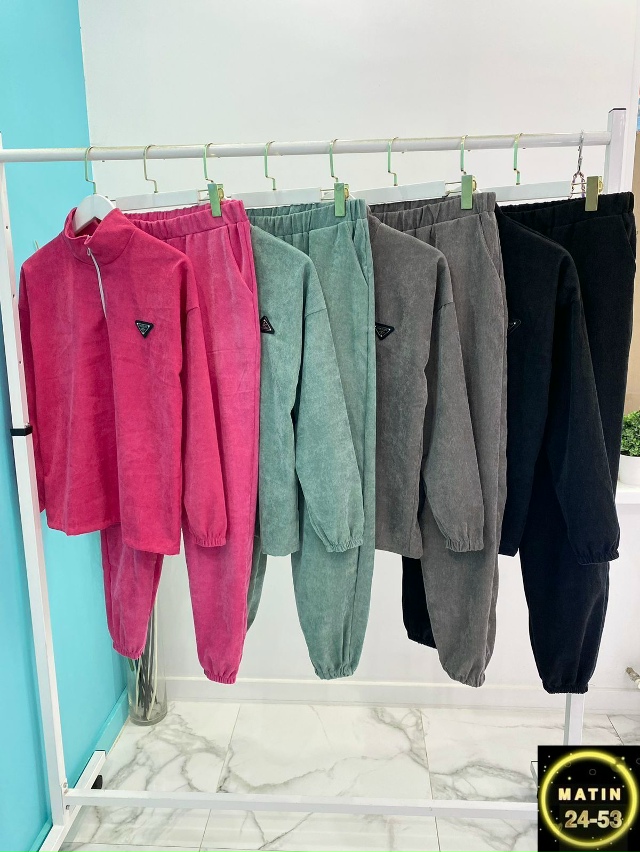 Спортивный костюм 23093601