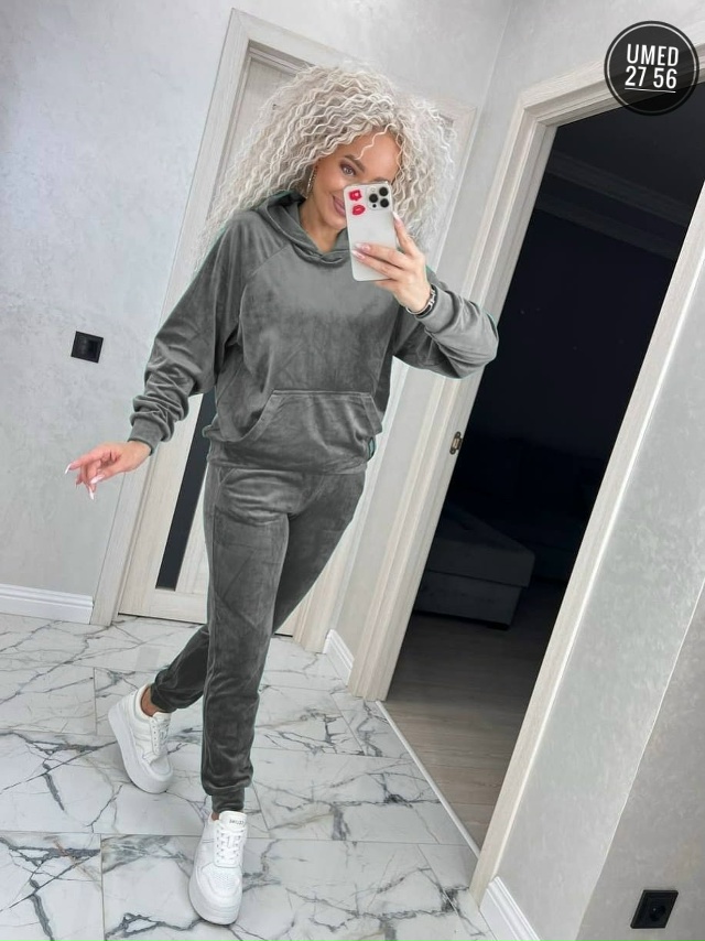 Спортивный костюм 23096679