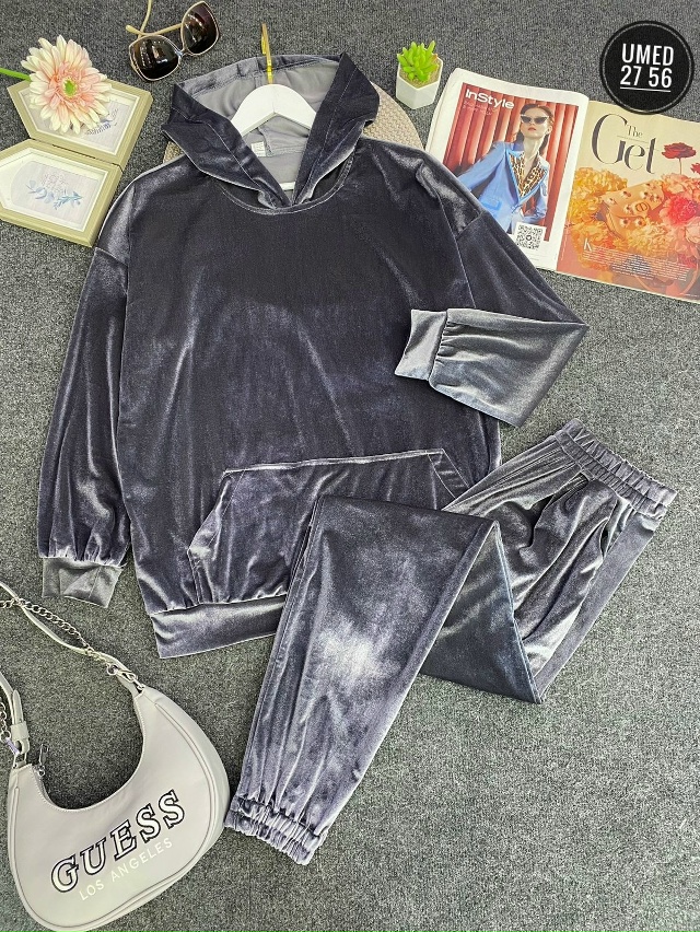 Спортивный костюм 23096679