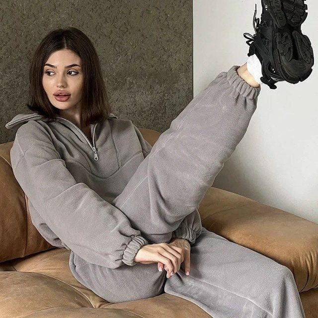 Спортивный костюм 23096915