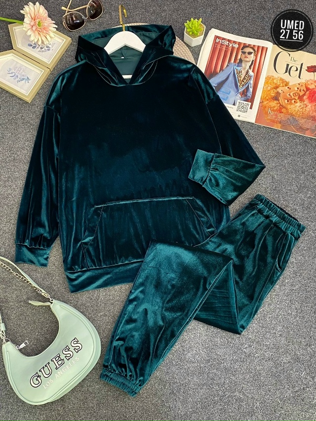 Спортивный костюм 23096679