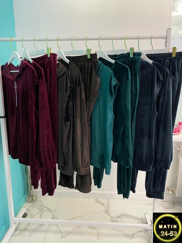 Спортивный костюм 23098159