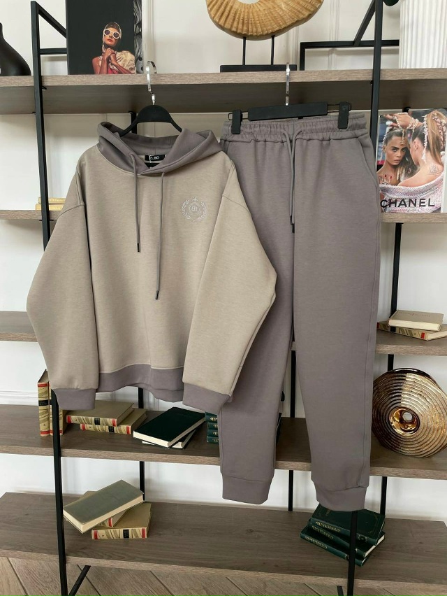 Спортивный костюм 23099796