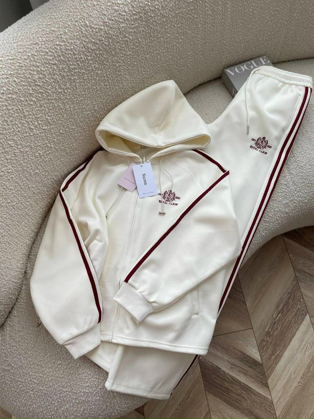 Спортивный костюм 23099842