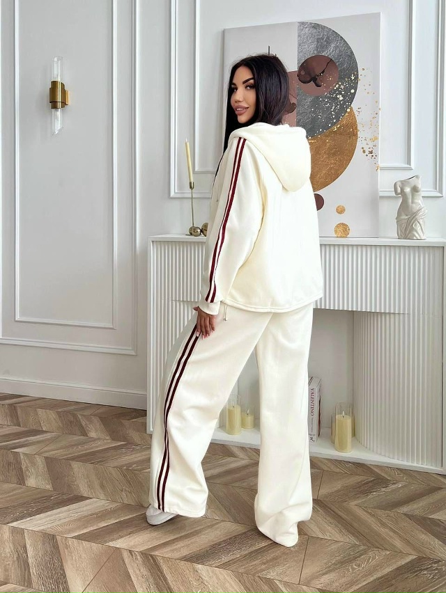 Спортивный костюм 23099842