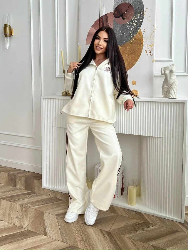 Спортивный костюм 23099842