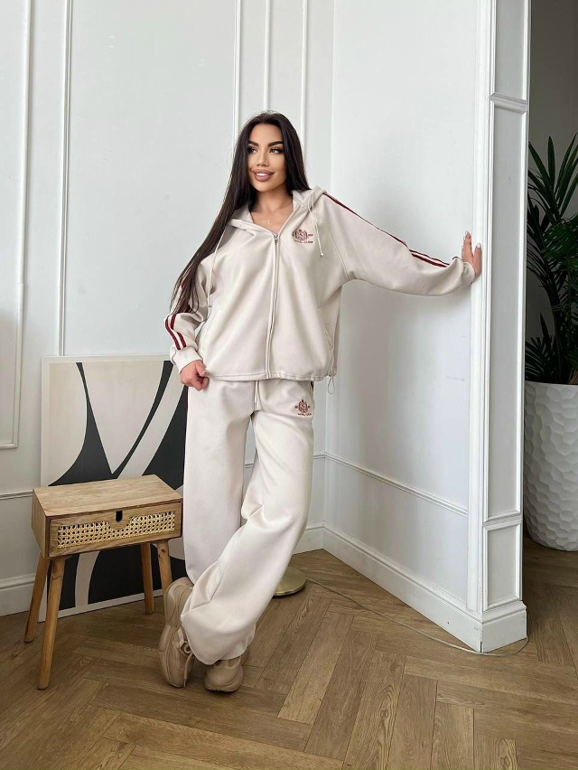 Спортивный костюм 23099842