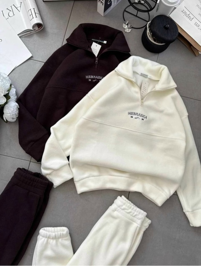 Спортивный костюм 23102173