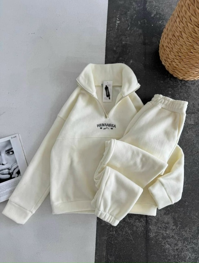 Спортивный костюм 23102173