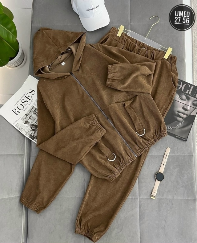 Спортивный костюм 23105282