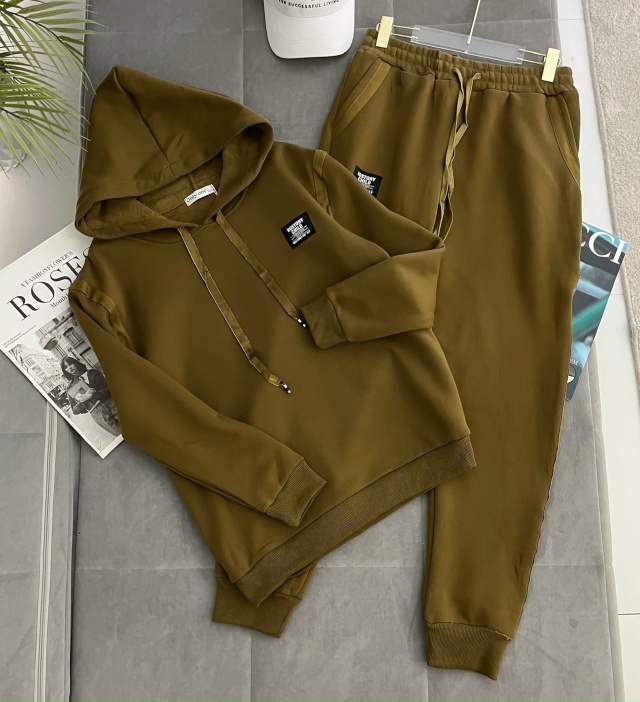 Спортивный костюм 23107216